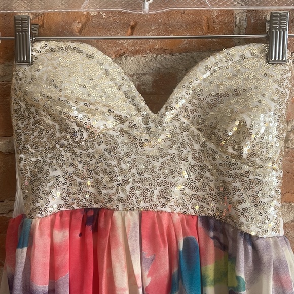 Beautiful, unique maxi dress. - Picture 3 of 4